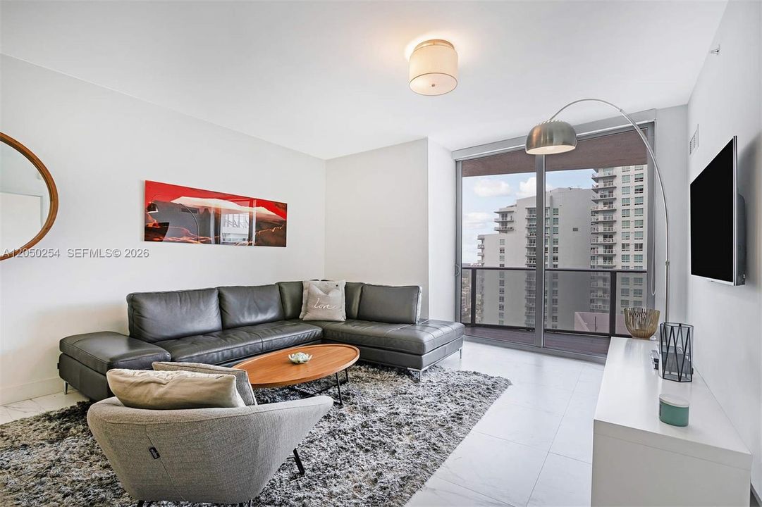 For Sale: $545,000 (1 beds, 1 baths, 759 Square Feet)