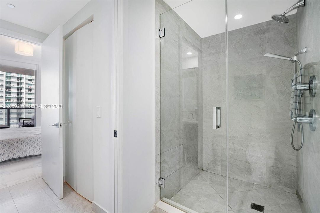 For Sale: $545,000 (1 beds, 1 baths, 759 Square Feet)
