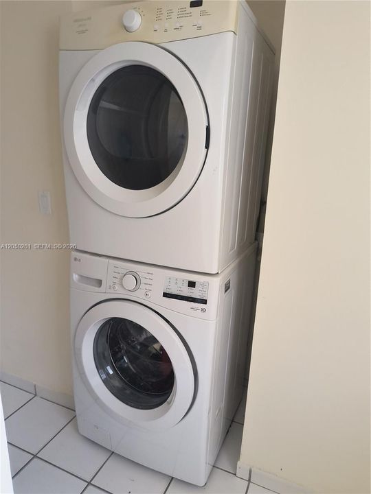 En Renta: $2,300 (2 camas, 2 baños, 880 Pies cuadrados)