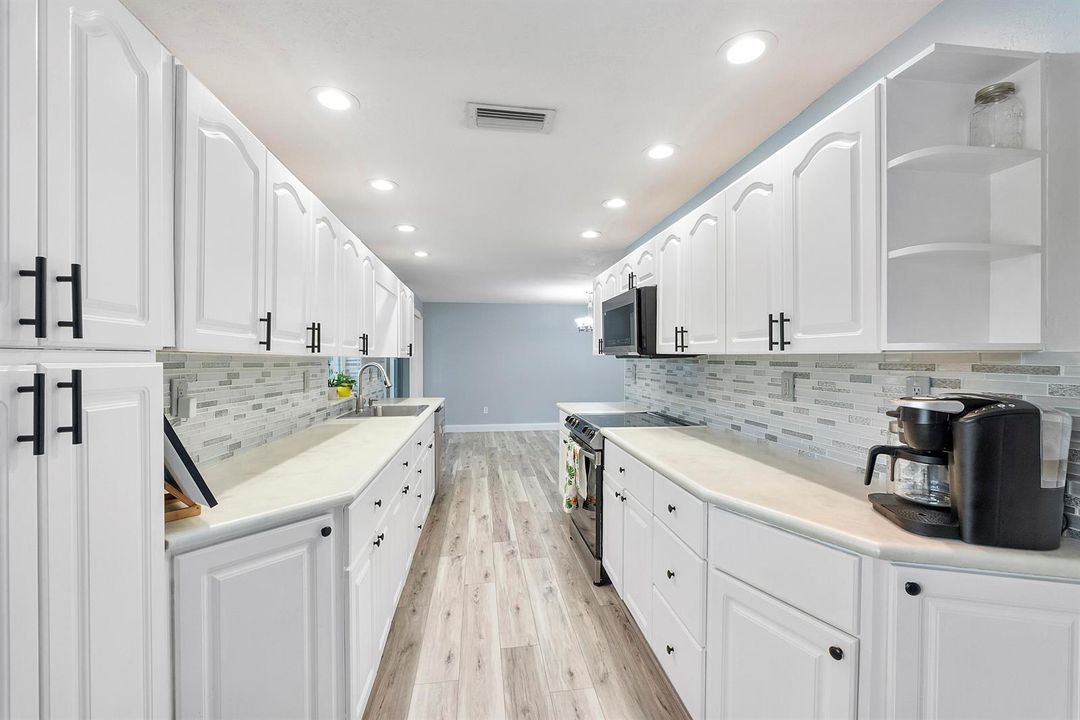 10625 Nw 37th St_037