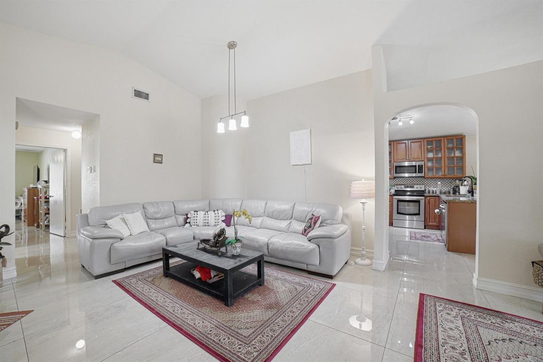 24Livingroom - C
