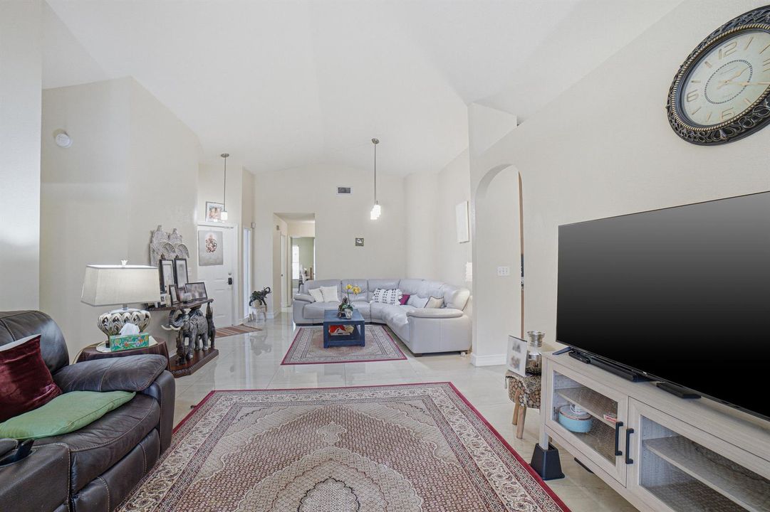 26Livingroom - D