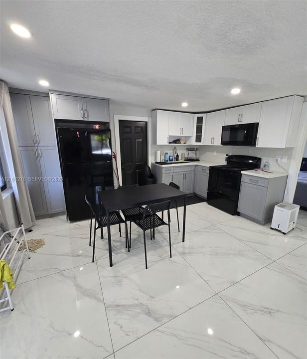 For Rent: $1,850 (1 beds, 1 baths, 550 Square Feet)