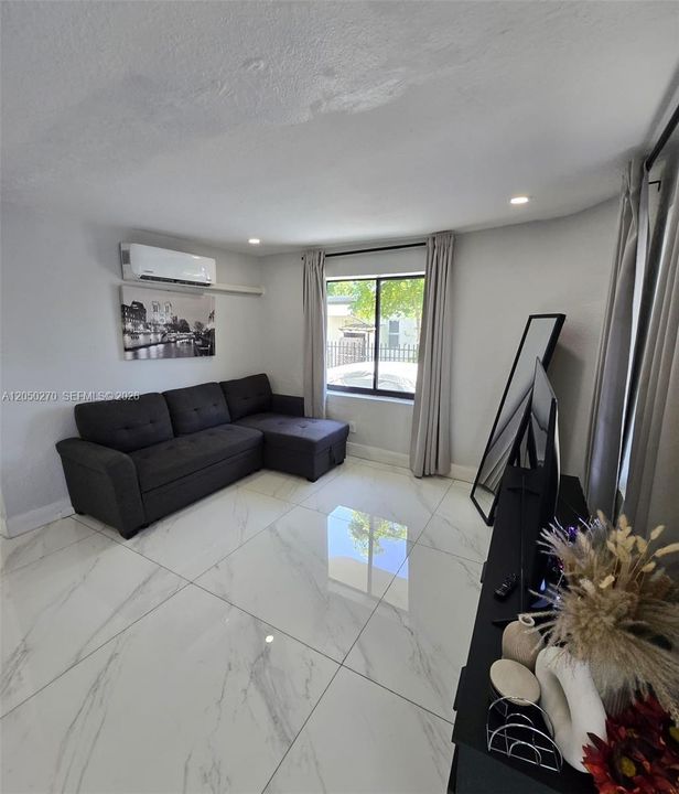 For Rent: $1,850 (1 beds, 1 baths, 550 Square Feet)