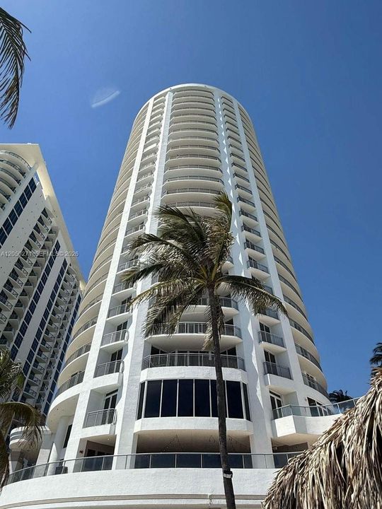 For Sale: $420,000 (1 beds, 1 baths, 960 Square Feet)