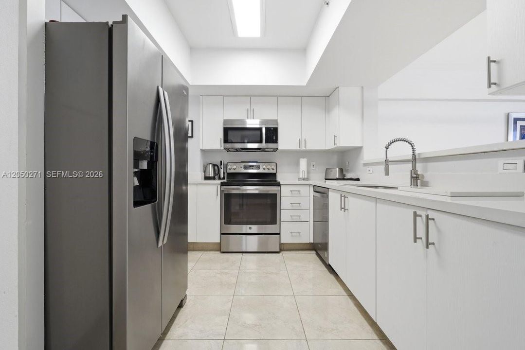 For Sale: $420,000 (1 beds, 1 baths, 960 Square Feet)