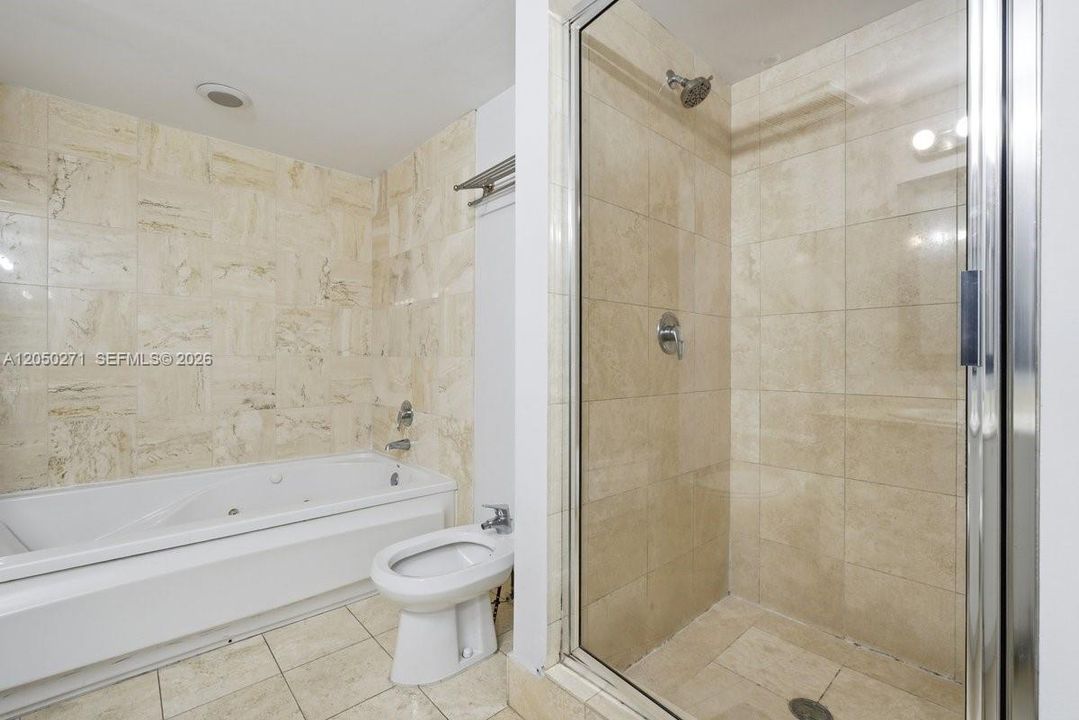 For Sale: $420,000 (1 beds, 1 baths, 960 Square Feet)