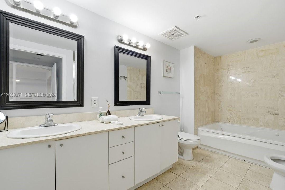 For Sale: $420,000 (1 beds, 1 baths, 960 Square Feet)