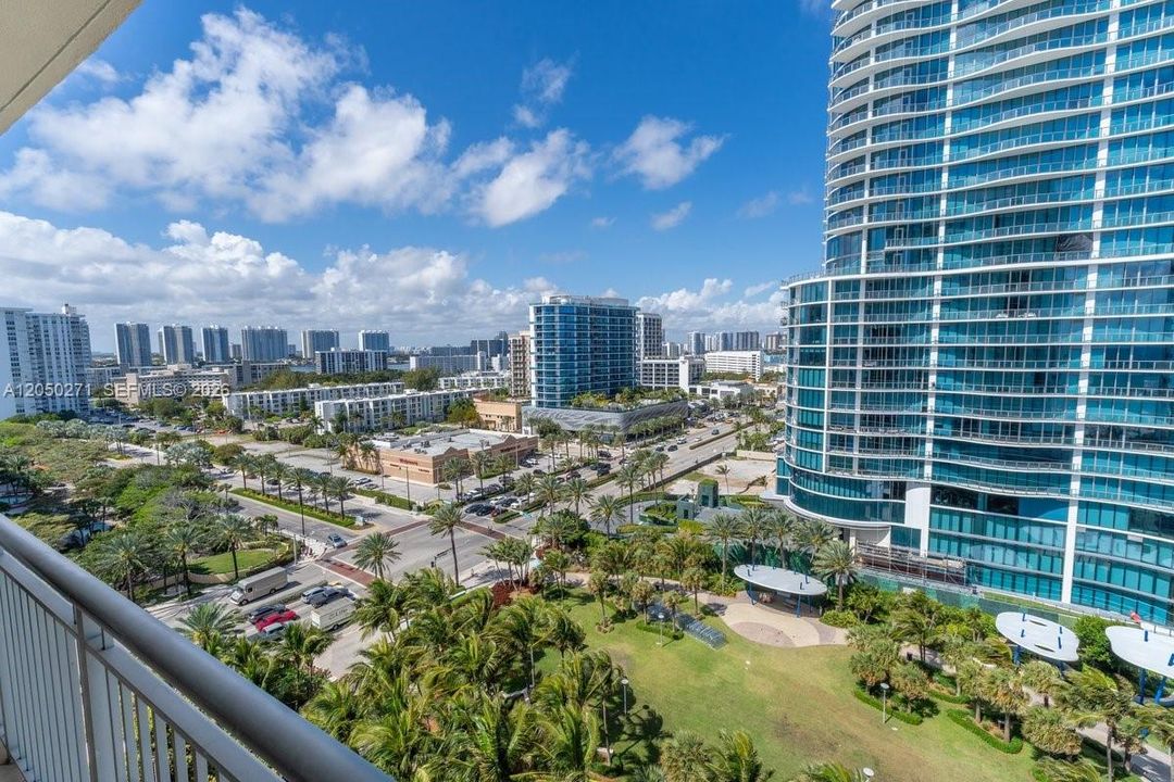 For Sale: $420,000 (1 beds, 1 baths, 960 Square Feet)