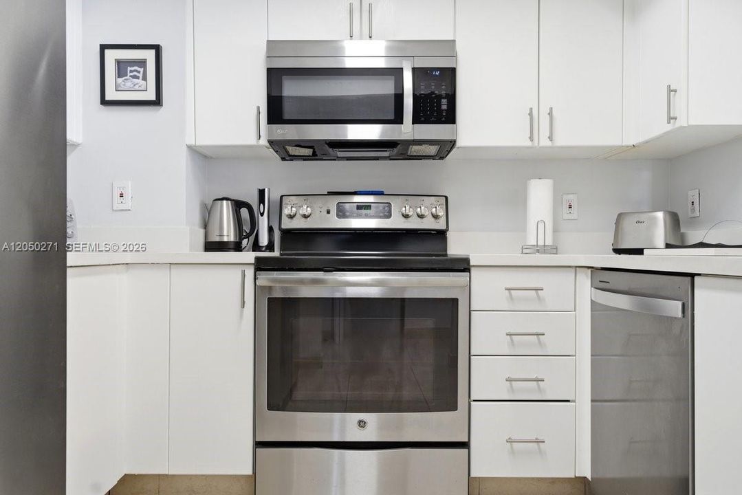 For Sale: $420,000 (1 beds, 1 baths, 960 Square Feet)