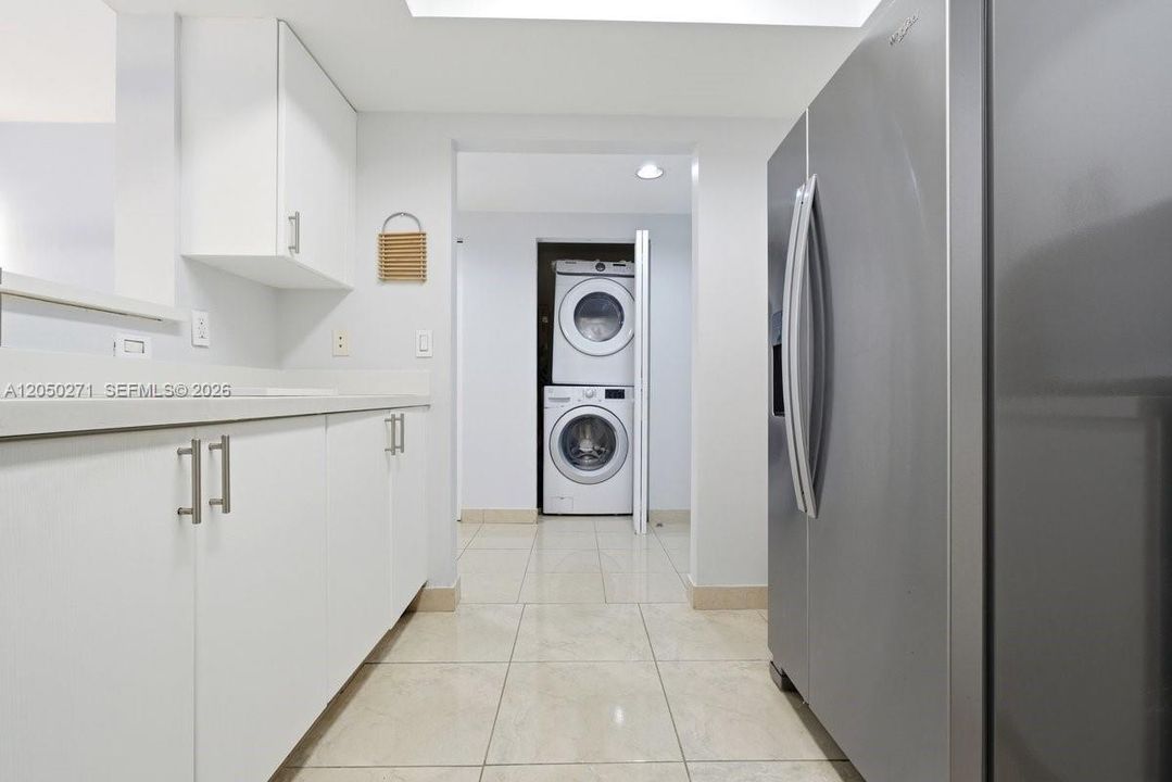 For Sale: $420,000 (1 beds, 1 baths, 960 Square Feet)