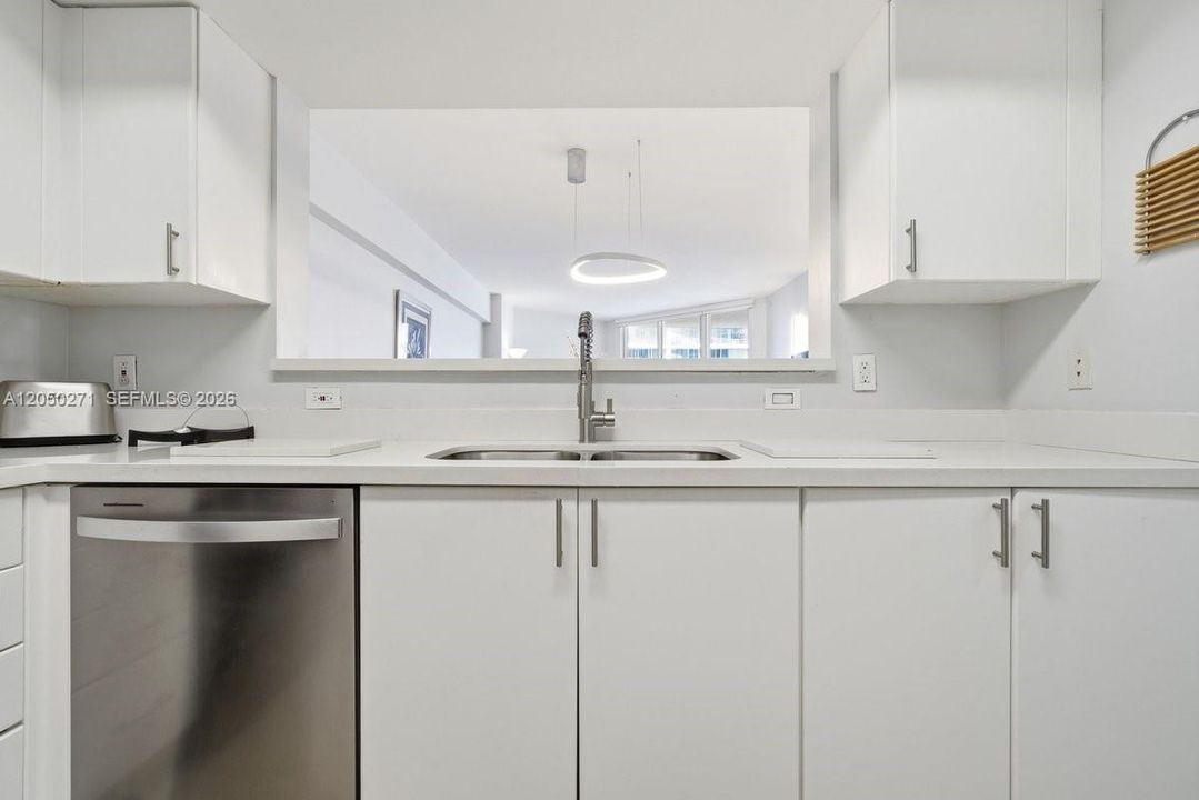 For Sale: $420,000 (1 beds, 1 baths, 960 Square Feet)