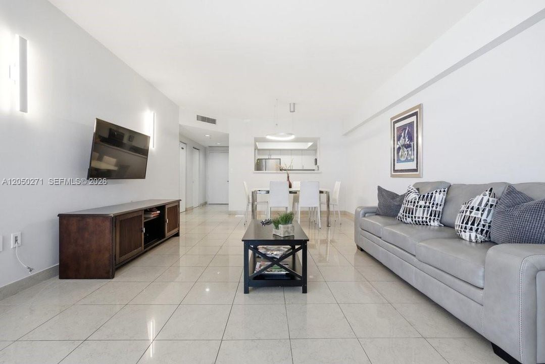 For Sale: $420,000 (1 beds, 1 baths, 960 Square Feet)