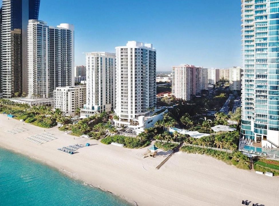 For Sale: $420,000 (1 beds, 1 baths, 960 Square Feet)