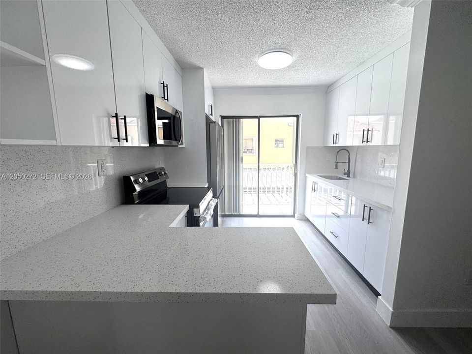 For Rent: $2,500 (3 beds, 2 baths, 972 Square Feet)