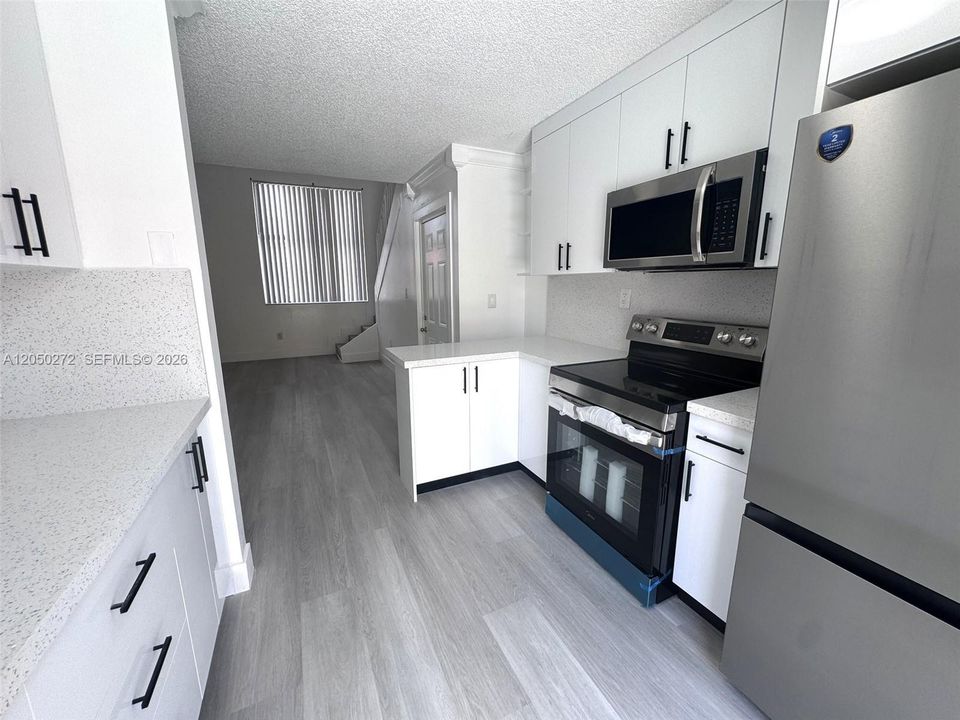 For Rent: $2,500 (3 beds, 2 baths, 972 Square Feet)