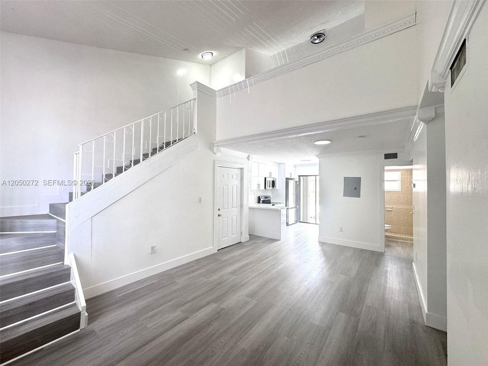 For Rent: $2,500 (3 beds, 2 baths, 972 Square Feet)