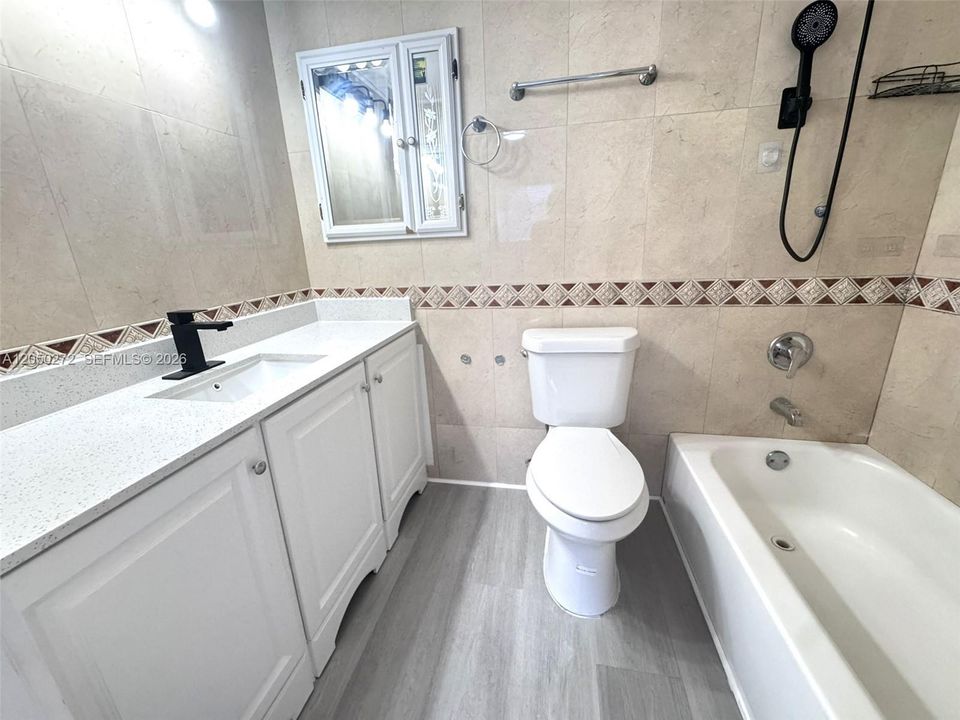For Rent: $2,500 (3 beds, 2 baths, 972 Square Feet)