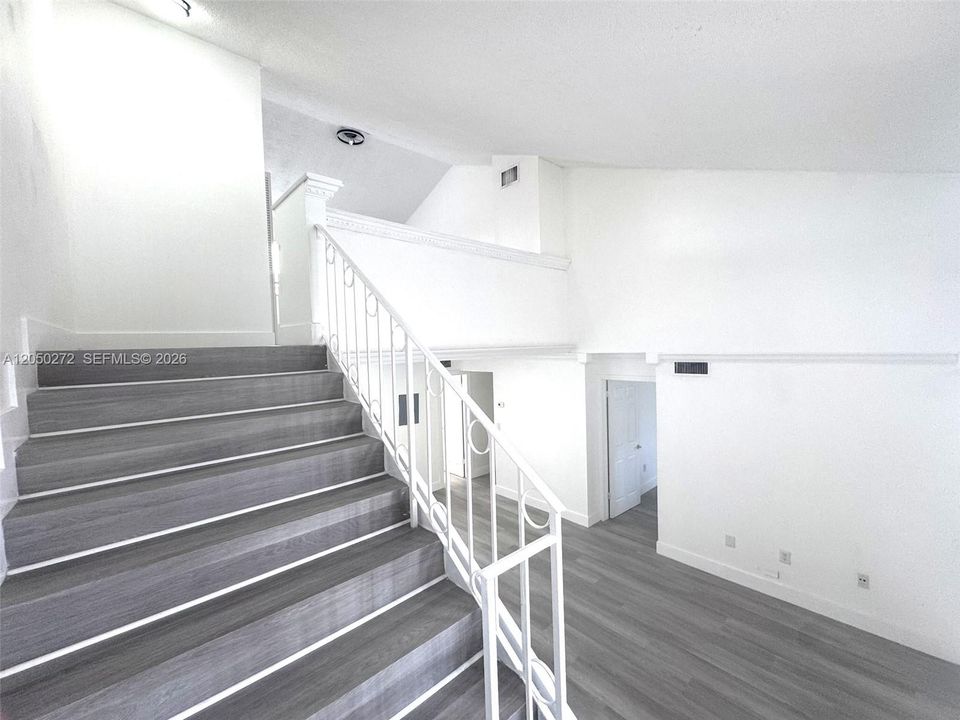 For Rent: $2,500 (3 beds, 2 baths, 972 Square Feet)