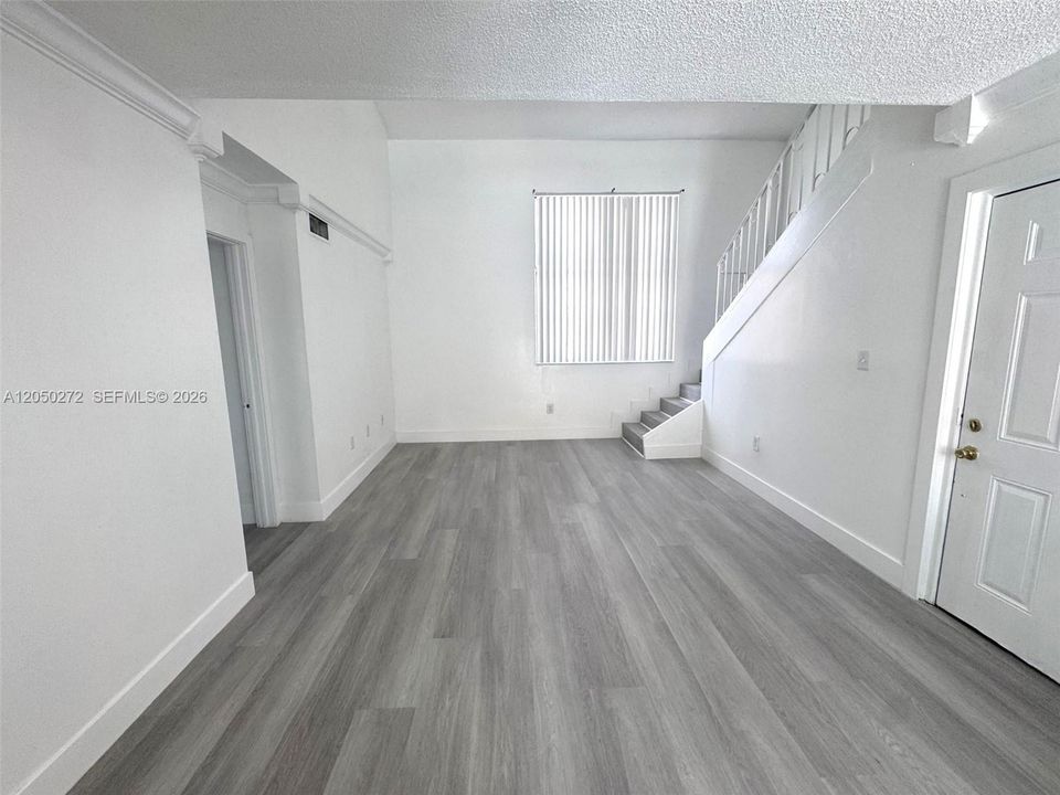 For Rent: $2,500 (3 beds, 2 baths, 972 Square Feet)