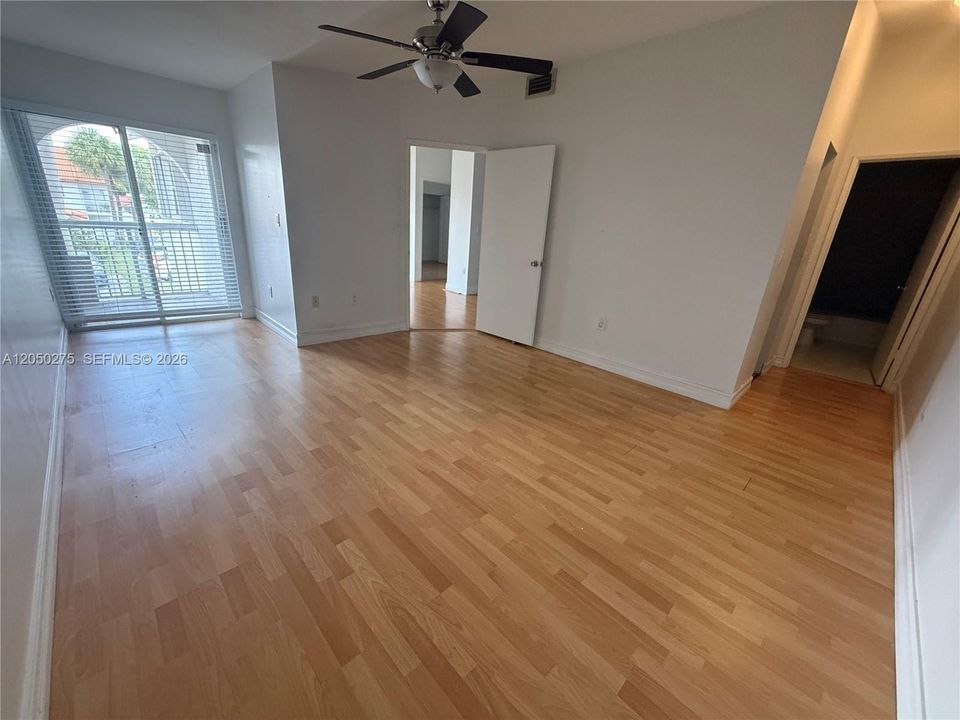 For Rent: $2,450 (2 beds, 2 baths, 880 Square Feet)