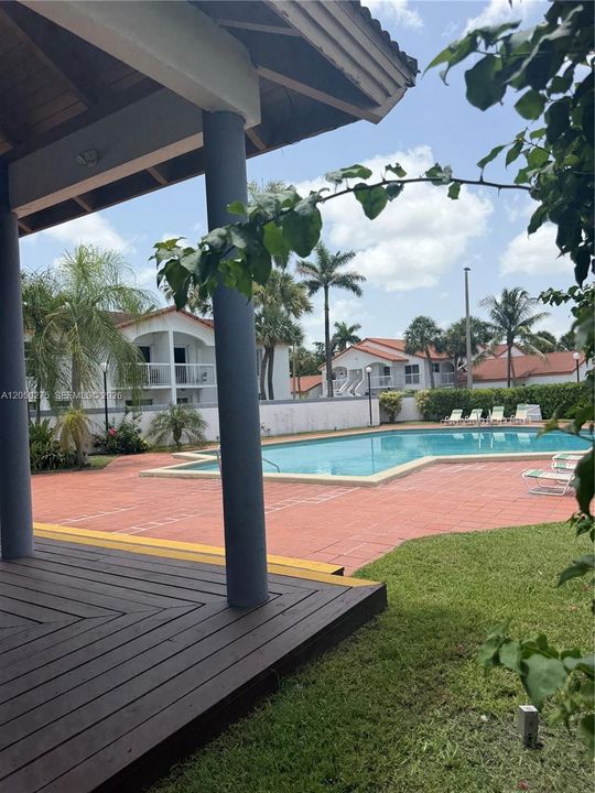 For Rent: $2,450 (2 beds, 2 baths, 880 Square Feet)