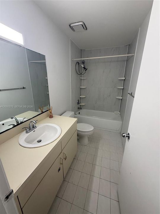 For Rent: $2,450 (2 beds, 2 baths, 880 Square Feet)