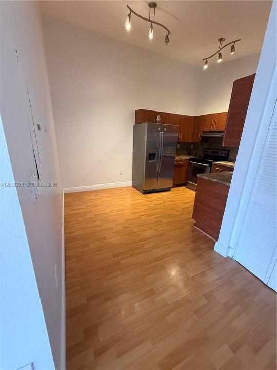 For Rent: $2,450 (2 beds, 2 baths, 880 Square Feet)