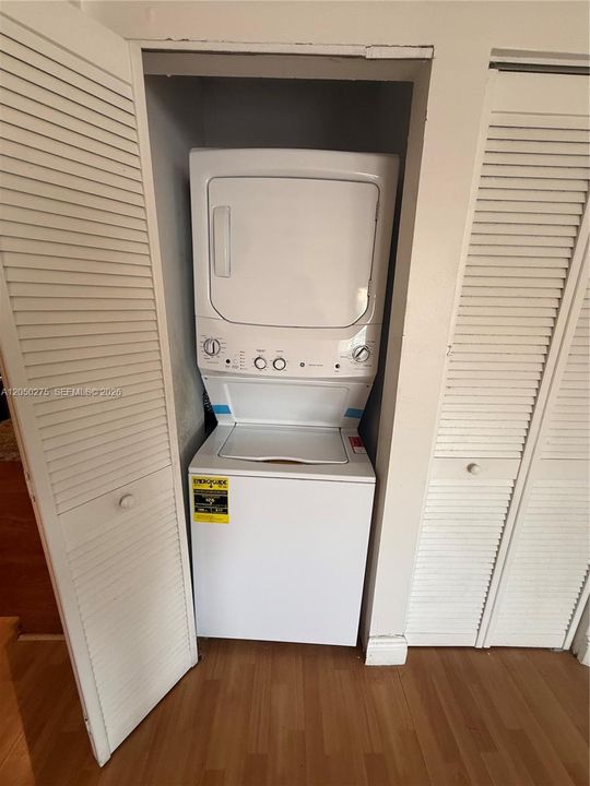 For Rent: $2,450 (2 beds, 2 baths, 880 Square Feet)