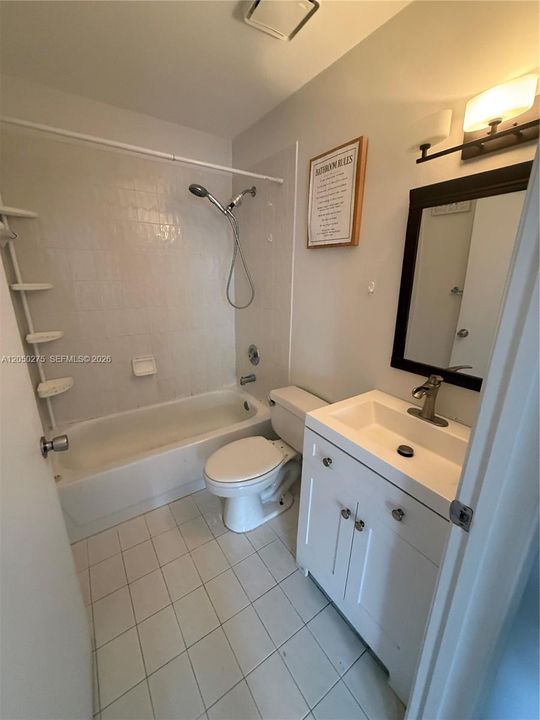 For Rent: $2,450 (2 beds, 2 baths, 880 Square Feet)
