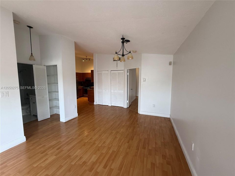 For Rent: $2,450 (2 beds, 2 baths, 880 Square Feet)
