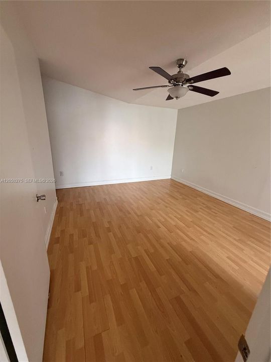 For Rent: $2,450 (2 beds, 2 baths, 880 Square Feet)