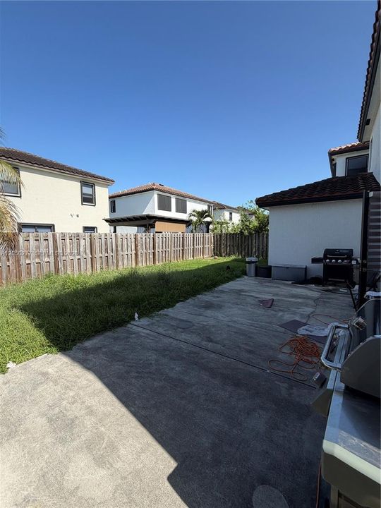 For Rent: $4,300 (4 beds, 2 baths, 3320 Square Feet)