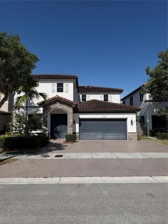 For Rent: $4,300 (4 beds, 2 baths, 3320 Square Feet)