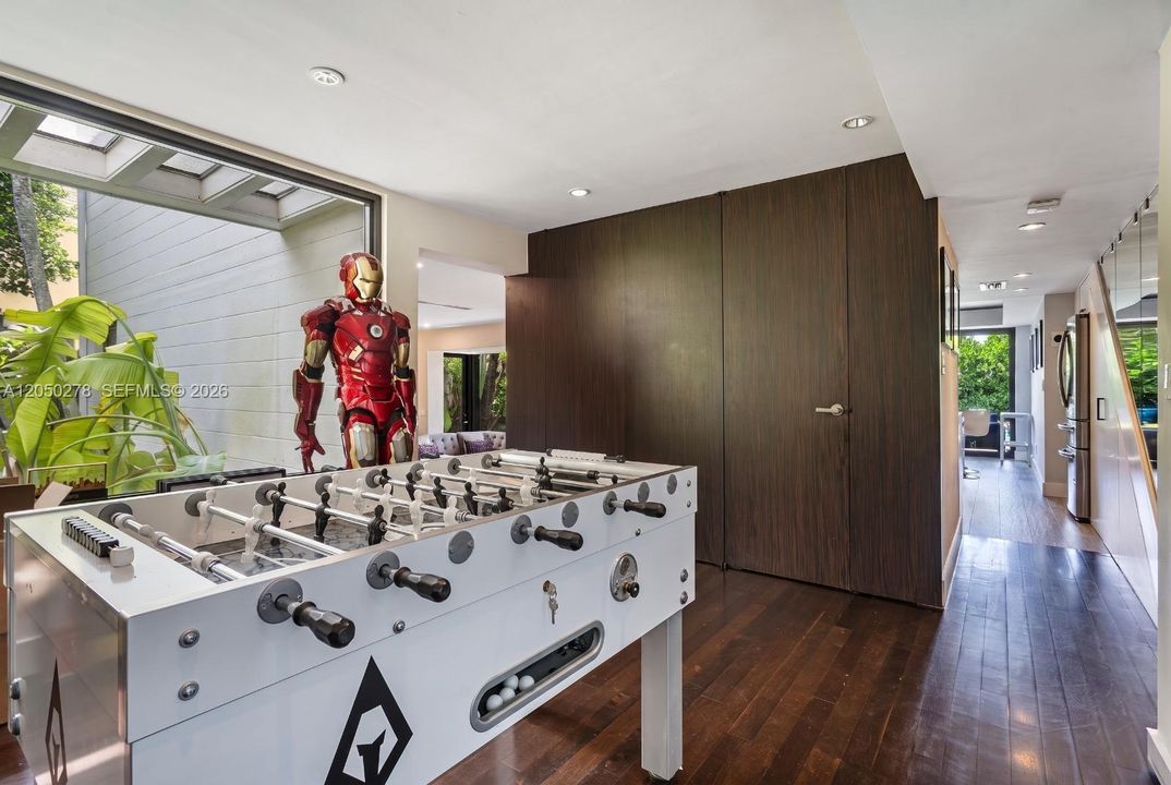 For Sale: $2,950,000 (3 beds, 2 baths, 2580 Square Feet)