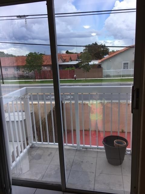 For Rent: $2,100 (2 beds, 2 baths, 850 Square Feet)