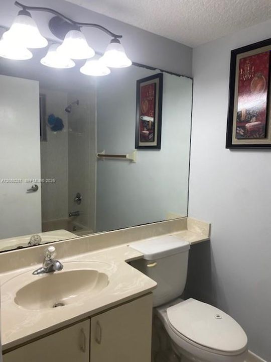 For Rent: $2,100 (2 beds, 2 baths, 850 Square Feet)