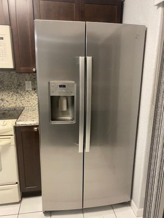 For Rent: $2,100 (2 beds, 2 baths, 850 Square Feet)