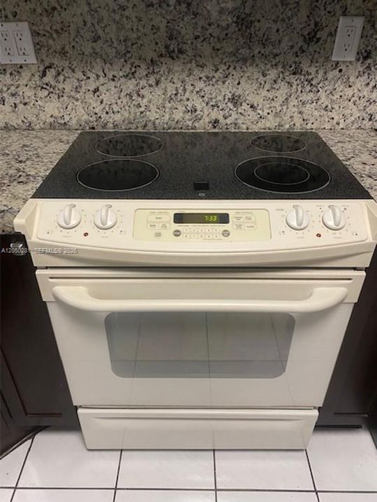 For Rent: $2,100 (2 beds, 2 baths, 850 Square Feet)