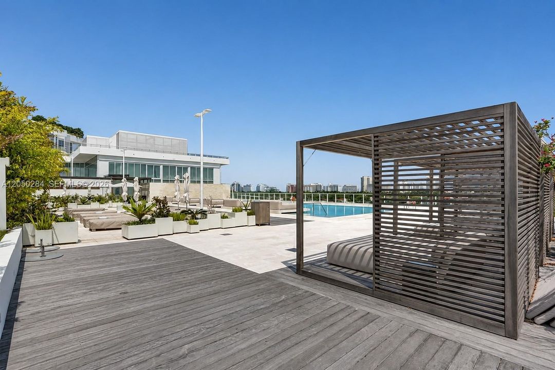 Active With Contract: $26,500 (2 beds, 2 baths, 2240 Square Feet)