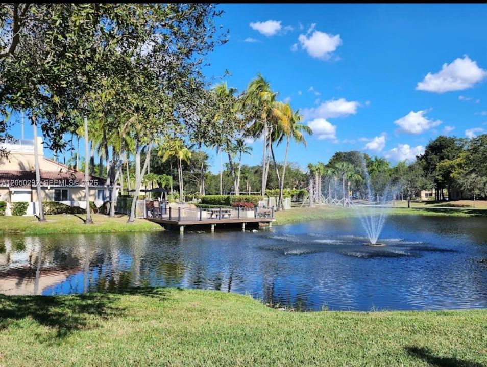 For Rent: $2,100 (2 beds, 2 baths, 975 Square Feet)