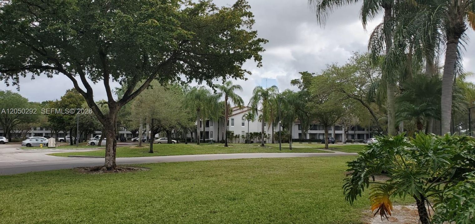 For Rent: $2,100 (2 beds, 2 baths, 975 Square Feet)
