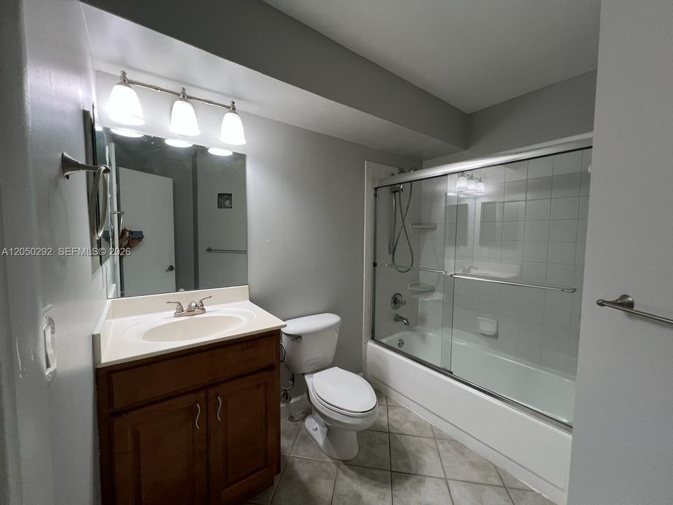 For Rent: $2,100 (2 beds, 2 baths, 975 Square Feet)