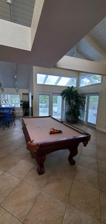 For Rent: $2,100 (2 beds, 2 baths, 975 Square Feet)
