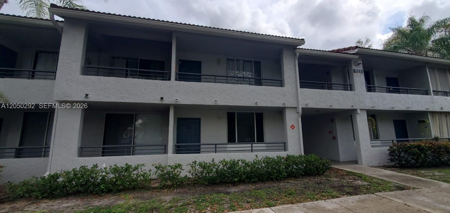For Rent: $2,100 (2 beds, 2 baths, 975 Square Feet)