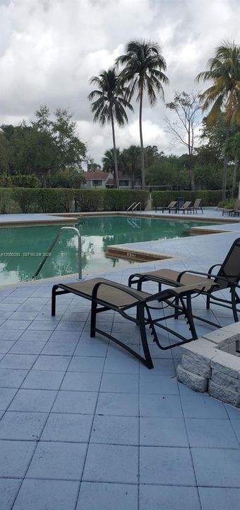 For Rent: $2,100 (2 beds, 2 baths, 975 Square Feet)