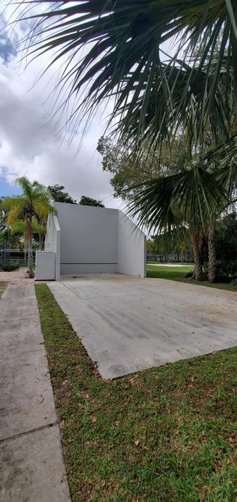 For Rent: $2,100 (2 beds, 2 baths, 975 Square Feet)
