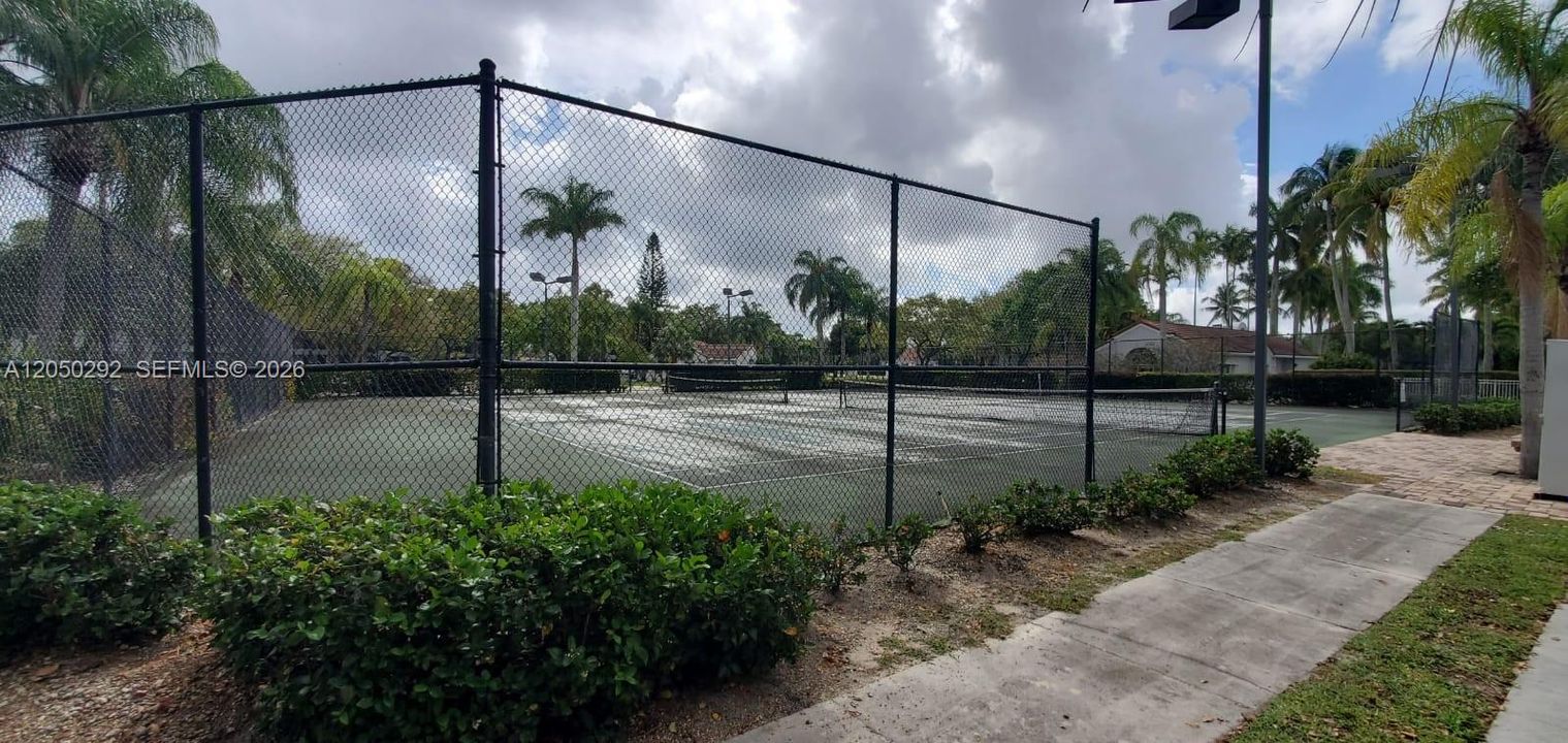 For Rent: $2,100 (2 beds, 2 baths, 975 Square Feet)
