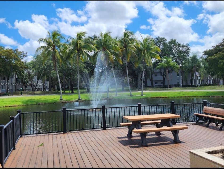 For Rent: $2,100 (2 beds, 2 baths, 975 Square Feet)