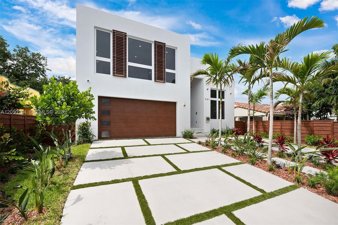 For Rent: $12,000 (5 beds, 5 baths, 2850 Square Feet)